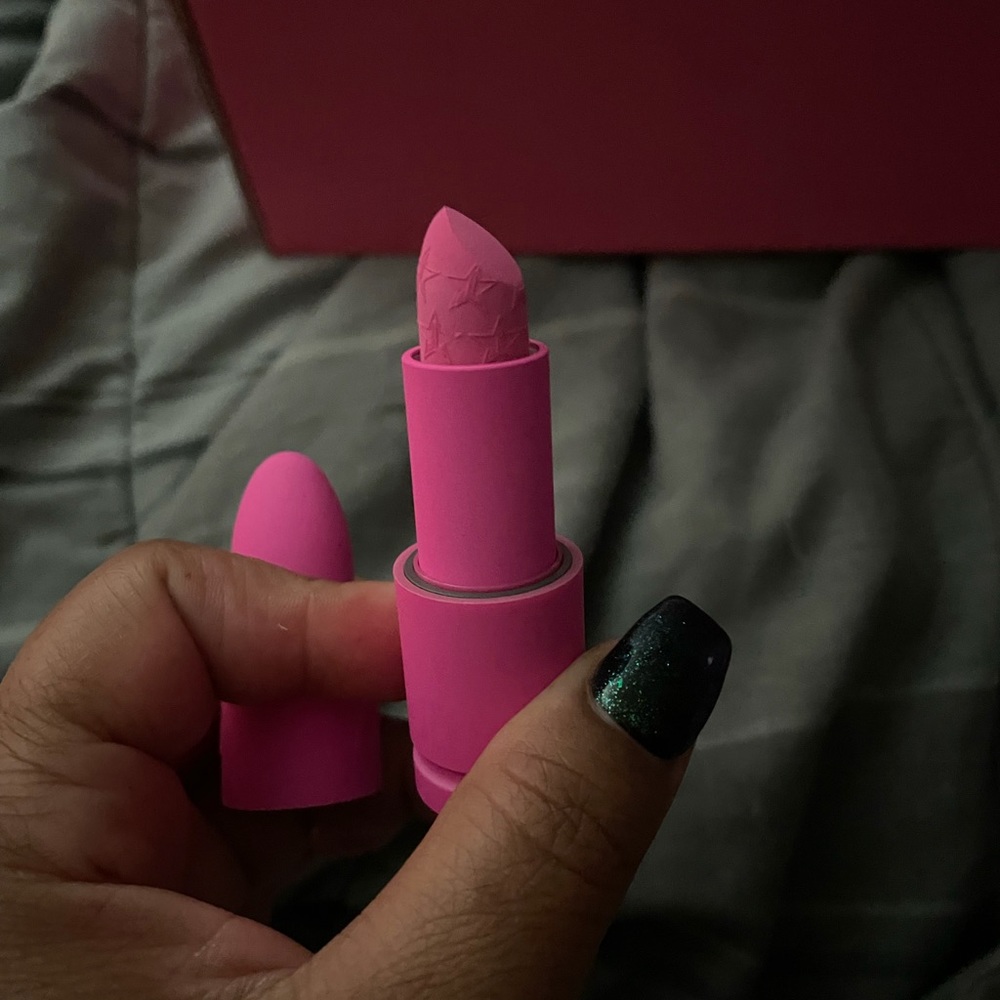 Jeffree Star Velvet Trap Lipstick Pink Messiah